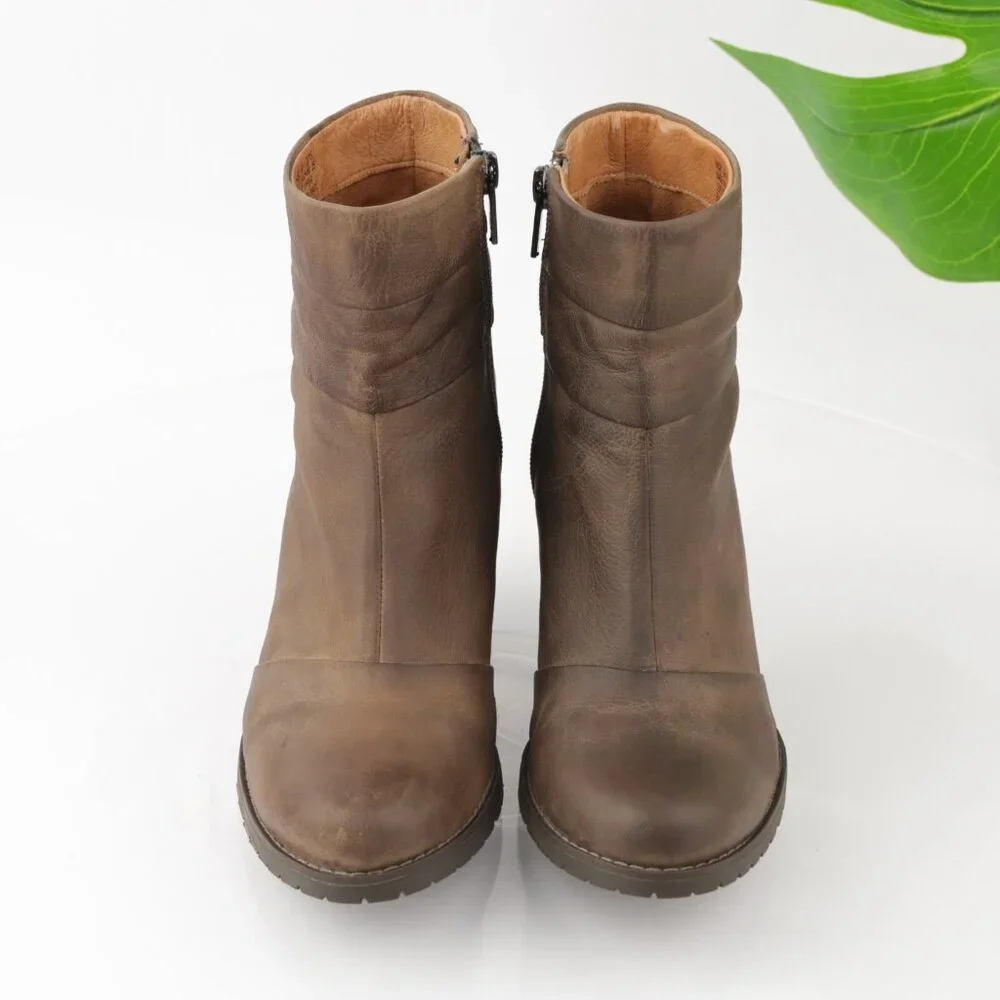 Clarks Womens Mission Zelle Boot Size 6‎ Brown Leather Block Heel Lug Sole Comfy